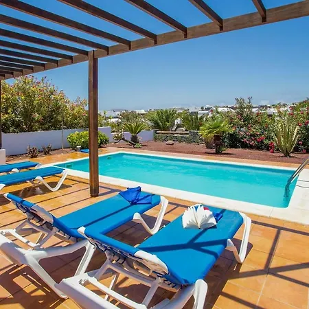 Playa Blanca Sleeps 4 Wifi فيلة بلايا بلانكا